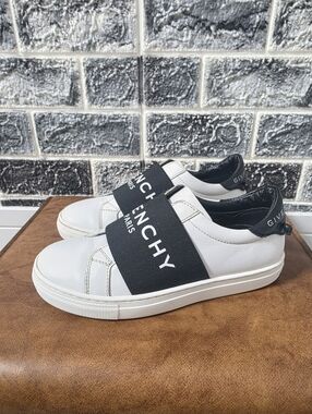 Givenchy Paris Kids  White/Black Leather Strap Sneakers  Size 32